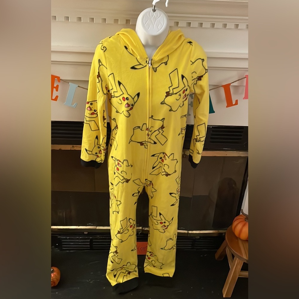 POKÉMON PIKACHU PAJAMAS/ONESIE SIZE LARGE 12/14 WOMEN/KIDS?